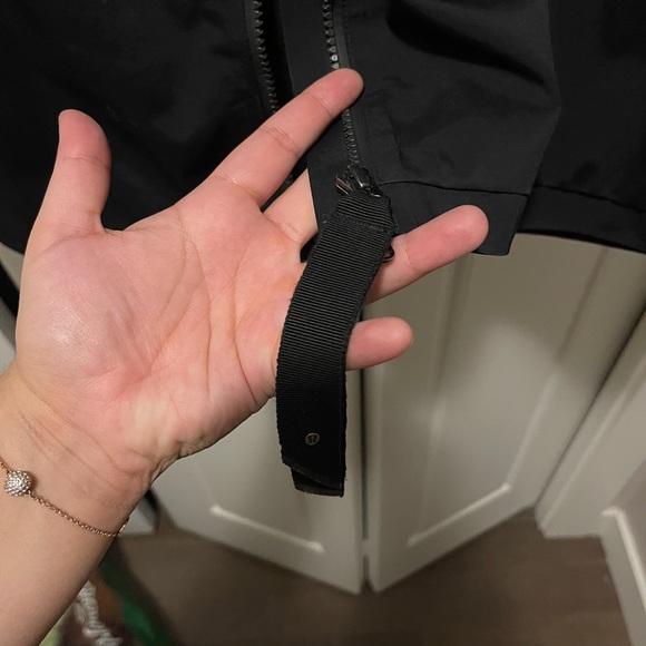 Lululemon Rain Jacket - Picture 7 of 8